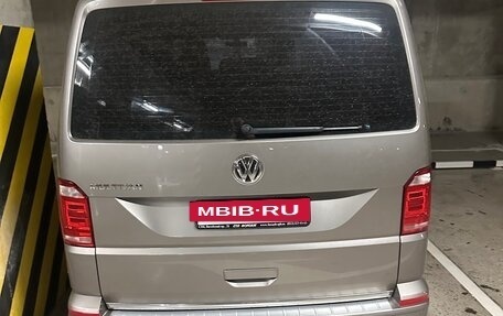 Volkswagen Multivan T6 рестайлинг, 2019 год, 4 000 000 рублей, 3 фотография