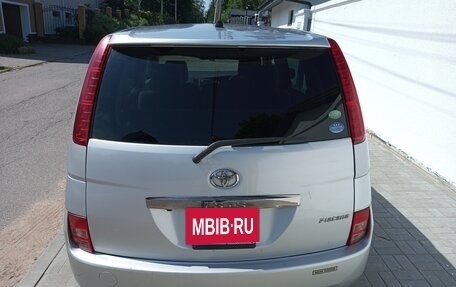 Toyota ISis I, 2010 год, 950 000 рублей, 4 фотография