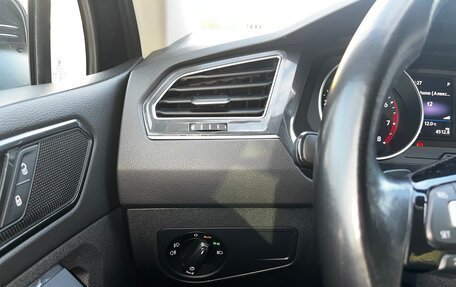 Volkswagen Tiguan II, 2018 год, 2 700 000 рублей, 13 фотография