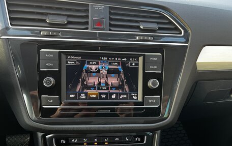 Volkswagen Tiguan II, 2018 год, 2 700 000 рублей, 17 фотография