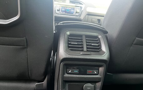 Volkswagen Tiguan II, 2018 год, 2 700 000 рублей, 25 фотография