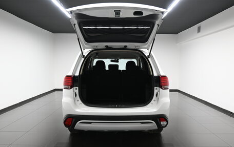 Mitsubishi Outlander III рестайлинг 3, 2019 год, 1 975 000 рублей, 9 фотография