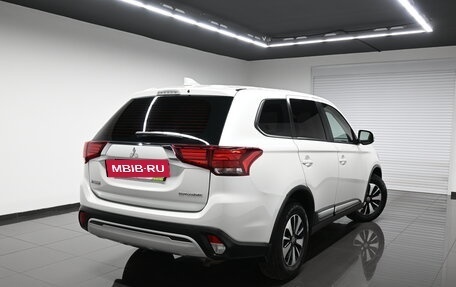 Mitsubishi Outlander III рестайлинг 3, 2019 год, 1 975 000 рублей, 4 фотография
