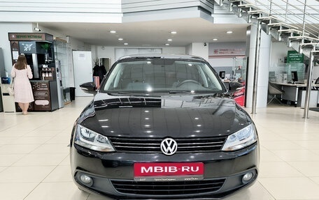 Volkswagen Jetta VI, 2013 год, 1 320 000 рублей, 2 фотография