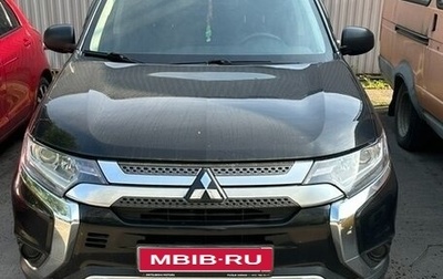 Mitsubishi Outlander III рестайлинг 3, 2019 год, 2 100 000 рублей, 1 фотография