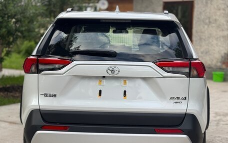 Toyota RAV4, 2025 год, 3 650 000 рублей, 7 фотография