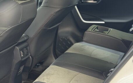 Toyota RAV4, 2025 год, 3 650 000 рублей, 9 фотография