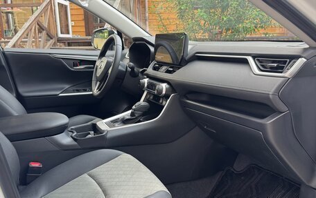 Toyota RAV4, 2025 год, 3 650 000 рублей, 15 фотография