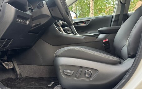 Toyota RAV4, 2025 год, 3 650 000 рублей, 8 фотография