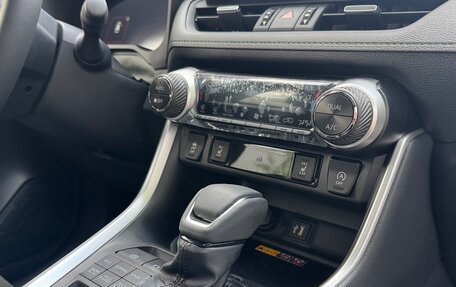 Toyota RAV4, 2025 год, 3 650 000 рублей, 13 фотография