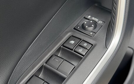 Toyota RAV4, 2025 год, 3 650 000 рублей, 11 фотография