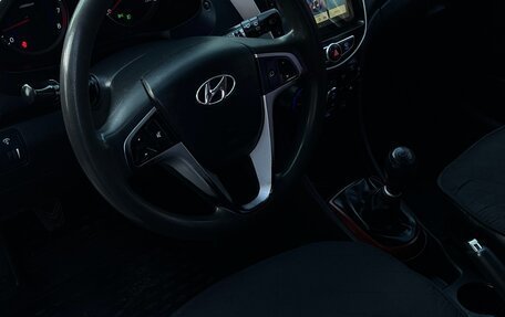 Hyundai Solaris II рестайлинг, 2011 год, 655 000 рублей, 10 фотография