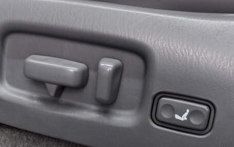 Toyota Land Cruiser 100 рестайлинг 2, 2002 год, 1 680 000 рублей, 16 фотография