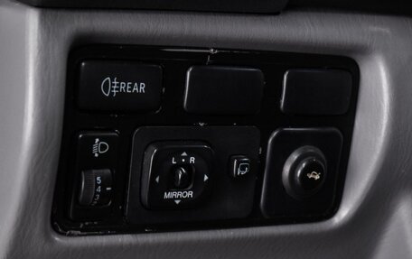 Toyota Land Cruiser 100 рестайлинг 2, 2002 год, 1 680 000 рублей, 17 фотография