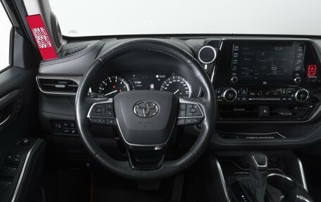 Toyota Highlander, 2021 год, 4 998 000 рублей, 15 фотография