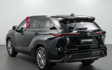 Toyota Highlander, 2021 год, 4 998 000 рублей, 2 фотография