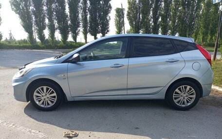 Hyundai Solaris II рестайлинг, 2011 год, 770 000 рублей, 3 фотография