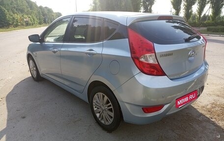 Hyundai Solaris II рестайлинг, 2011 год, 770 000 рублей, 4 фотография