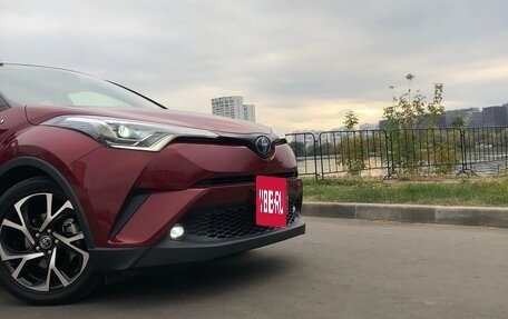 Toyota C-HR I рестайлинг, 2018 год, 1 900 000 рублей, 4 фотография