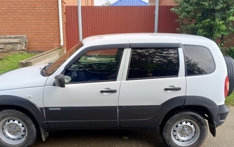 Chevrolet Niva I рестайлинг, 2018 год, 640 000 рублей, 3 фотография