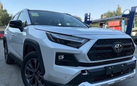Toyota RAV4, 2025 год, 3 600 000 рублей, 4 фотография