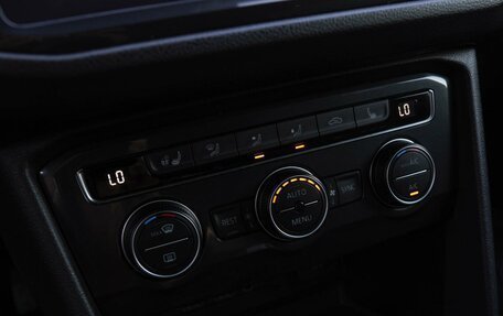 Volkswagen Tiguan II, 2020 год, 2 330 000 рублей, 13 фотография