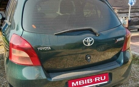 Toyota Yaris III рестайлинг, 2006 год, 400 000 рублей, 2 фотография