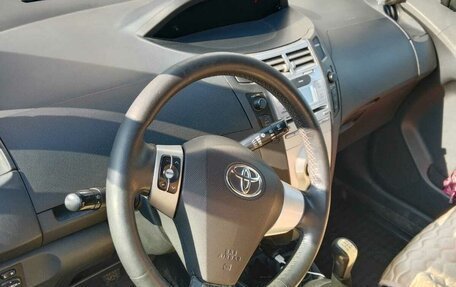 Toyota Yaris III рестайлинг, 2006 год, 400 000 рублей, 4 фотография