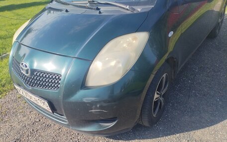 Toyota Yaris III рестайлинг, 2006 год, 400 000 рублей, 13 фотография