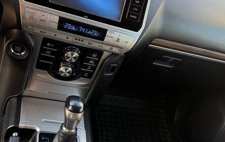 Toyota Land Cruiser Prado 150 рестайлинг 2, 2018 год, 5 000 000 рублей, 11 фотография