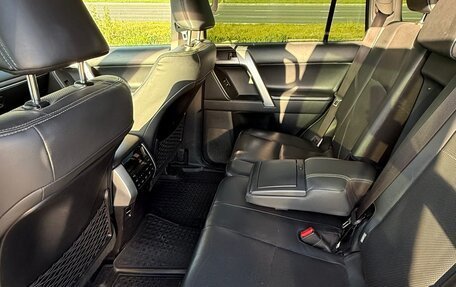 Toyota Land Cruiser Prado 150 рестайлинг 2, 2018 год, 5 000 000 рублей, 8 фотография
