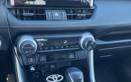 Toyota RAV4, 2020 год, 3 300 000 рублей, 7 фотография
