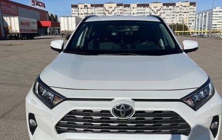 Toyota RAV4, 2020 год, 3 300 000 рублей, 2 фотография