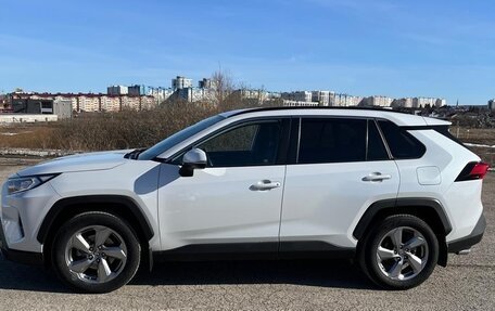 Toyota RAV4, 2020 год, 3 300 000 рублей, 11 фотография