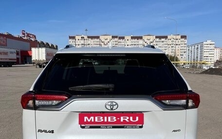 Toyota RAV4, 2020 год, 3 300 000 рублей, 10 фотография