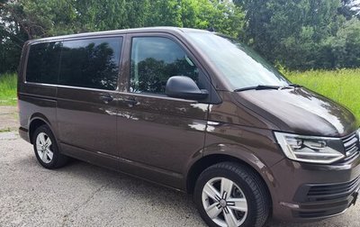 Volkswagen Multivan T6 рестайлинг, 2017 год, 3 200 000 рублей, 1 фотография