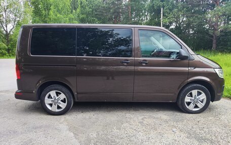 Volkswagen Multivan T6 рестайлинг, 2017 год, 3 200 000 рублей, 3 фотография