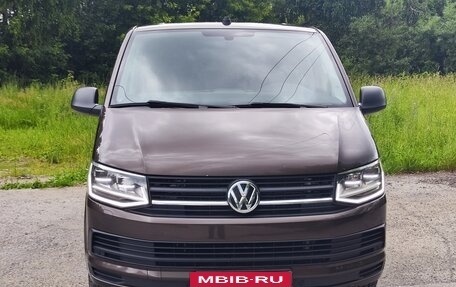 Volkswagen Multivan T6 рестайлинг, 2017 год, 3 200 000 рублей, 7 фотография