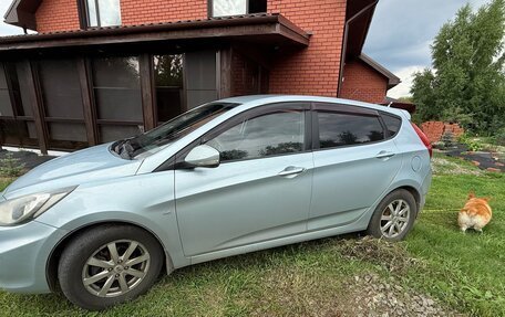 Hyundai Solaris II рестайлинг, 2011 год, 750 000 рублей, 2 фотография
