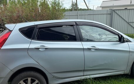 Hyundai Solaris II рестайлинг, 2011 год, 750 000 рублей, 4 фотография