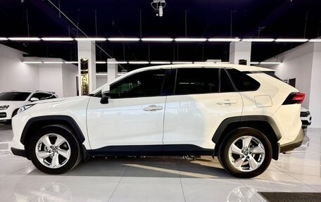 Toyota RAV4, 2021 год, 2 300 000 рублей, 3 фотография