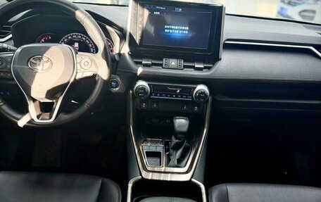 Toyota RAV4, 2021 год, 2 300 000 рублей, 14 фотография