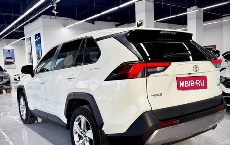Toyota RAV4, 2021 год, 2 300 000 рублей, 8 фотография