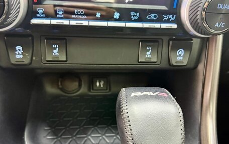 Toyota RAV4, 2021 год, 2 300 000 рублей, 20 фотография