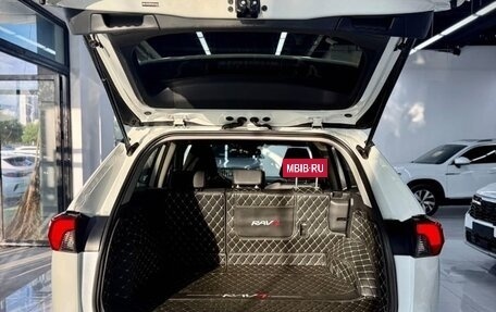 Toyota RAV4, 2021 год, 2 300 000 рублей, 13 фотография