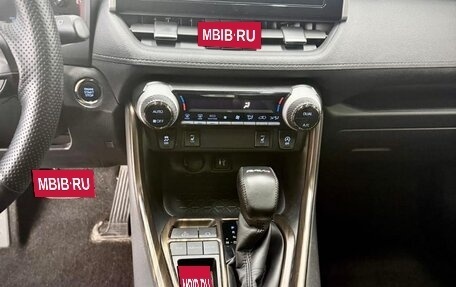 Toyota RAV4, 2021 год, 2 300 000 рублей, 21 фотография