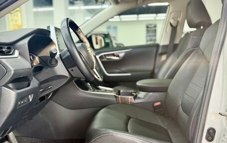 Toyota RAV4, 2021 год, 2 300 000 рублей, 23 фотография