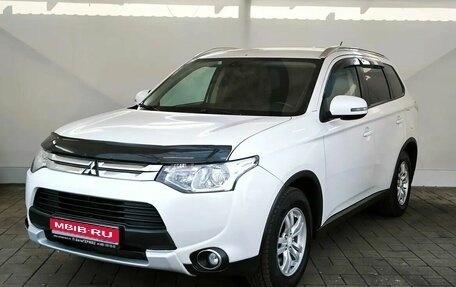 Mitsubishi Outlander III рестайлинг 3, 2014 год, 1 370 000 рублей, 1 фотография