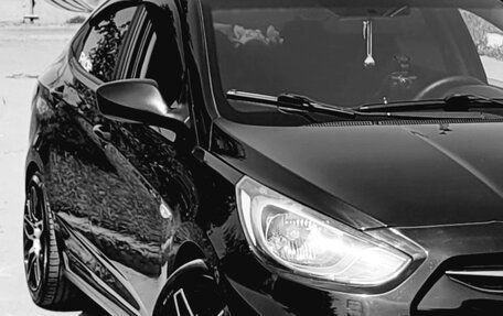 Hyundai Solaris II рестайлинг, 2011 год, 850 000 рублей, 4 фотография