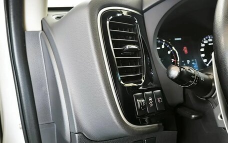 Mitsubishi Outlander III рестайлинг 3, 2014 год, 1 370 000 рублей, 9 фотография